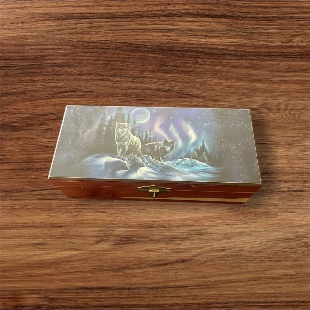 Beautiful Brown Wolves In The Moonlight Wooden Cedar Box - Picture 7 of 14